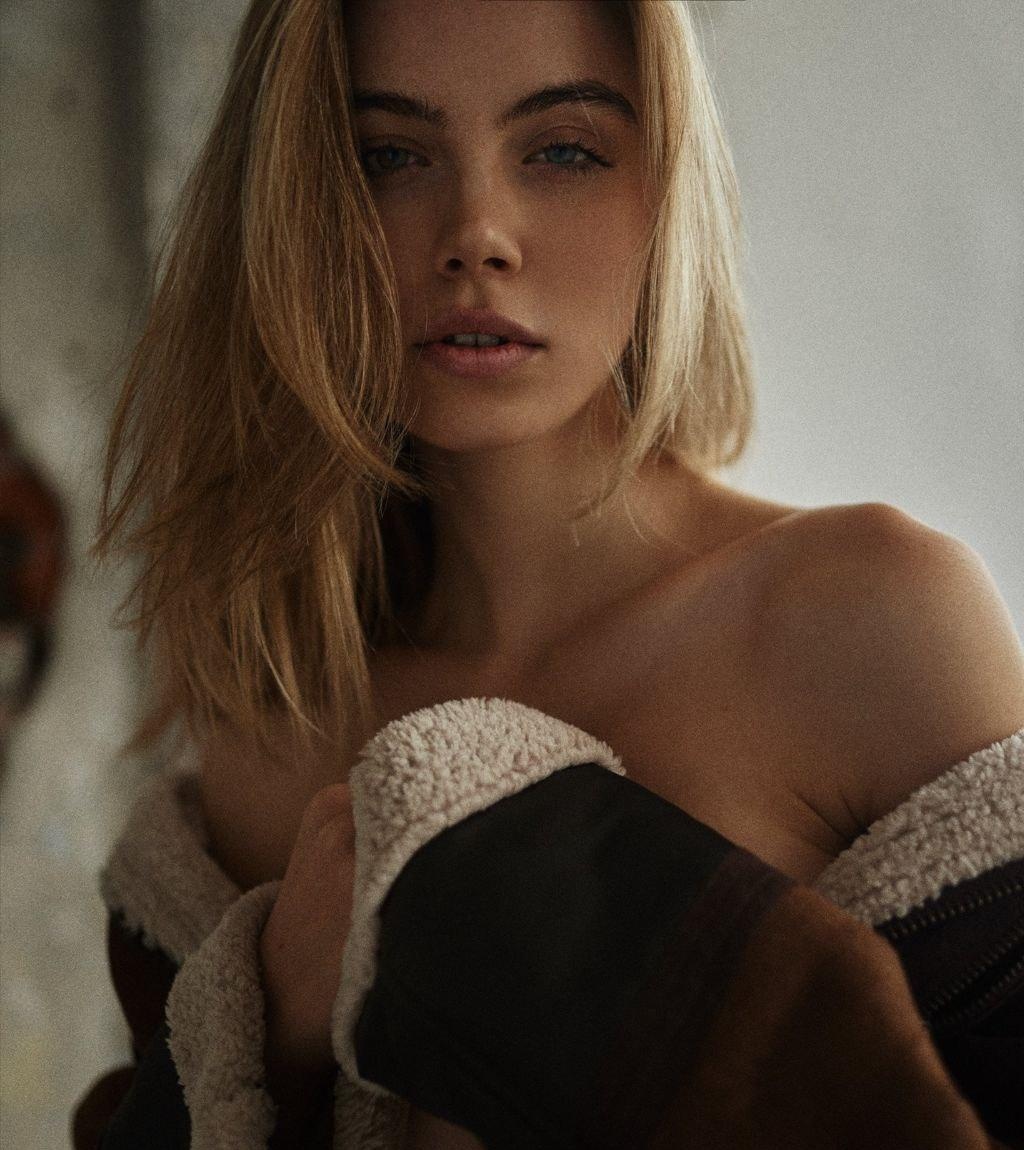 Надюха привлекальеная девушка из Каргат цена от 10000 руб