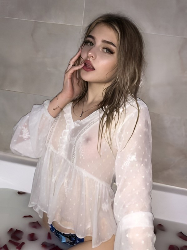 Алиана привлекательная девушка из Каргат цена от 10000 руб