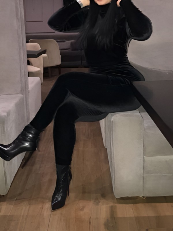 Ева привлекательная девушка из Каргат цена от 10000 руб