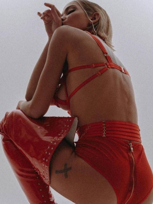 Луиза привлекательная девушка из Каргат цена от 4500 руб