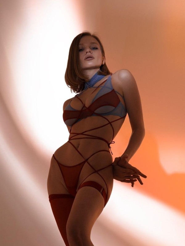 Ева привлекательная девушка из Каргат цена от 8000 руб