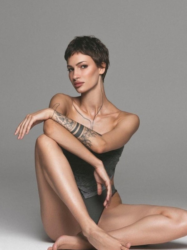 Лена привлекательная девушка из Каргат цена от 7000 руб